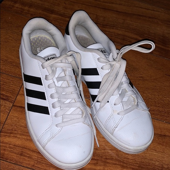 adidas Shoes - Nike Addidas sneakers